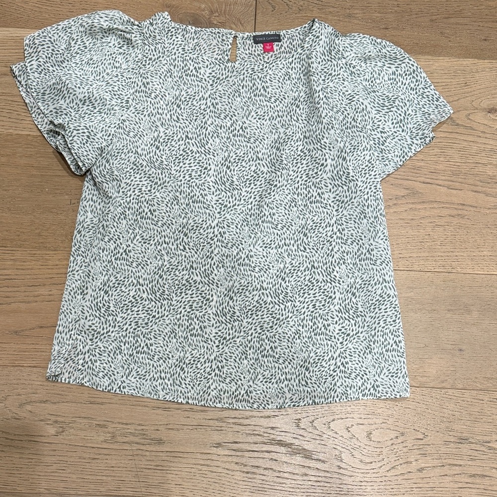 NWOT Vince Camuto Women's Gray and White Short Sleeve Top size small